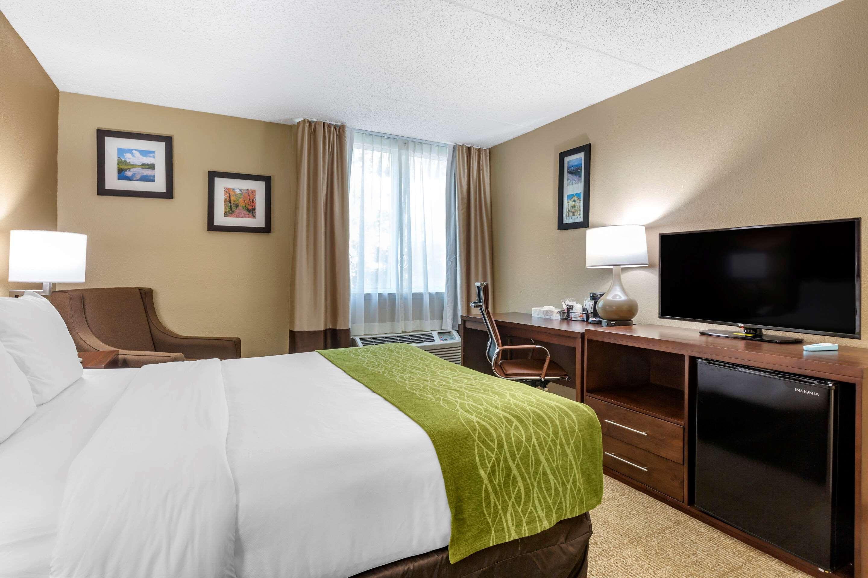 Comfort Inn Edison - New Brunswick Exteriör bild