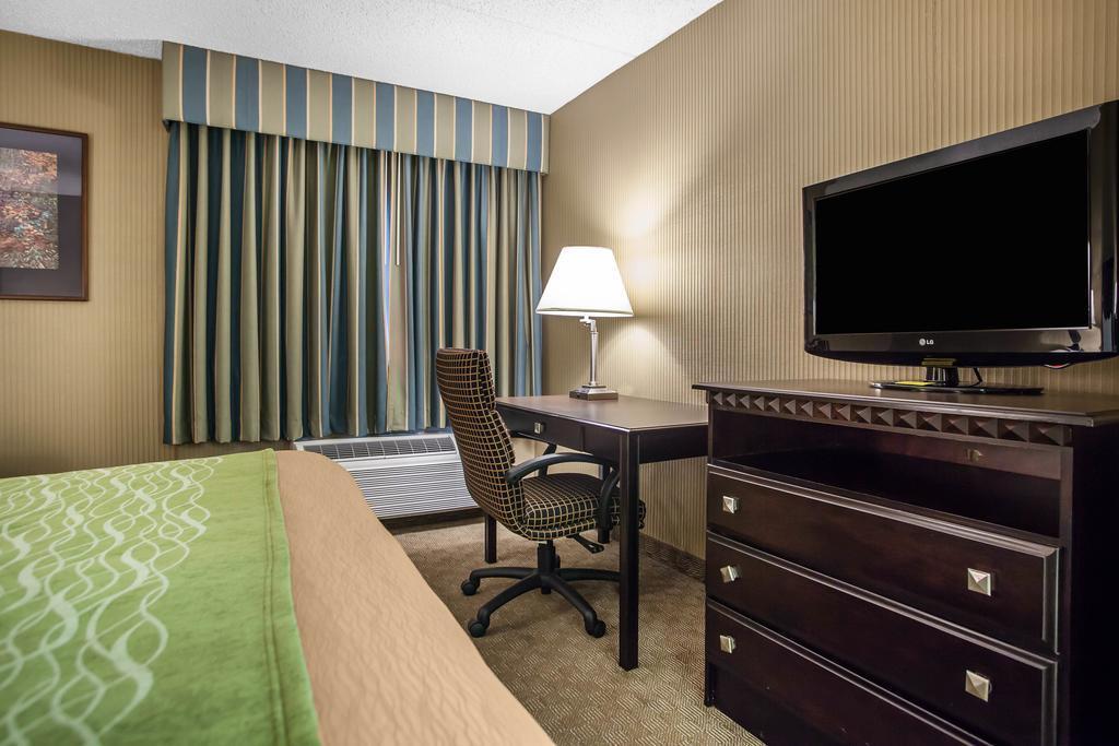 Comfort Inn Edison - New Brunswick Exteriör bild