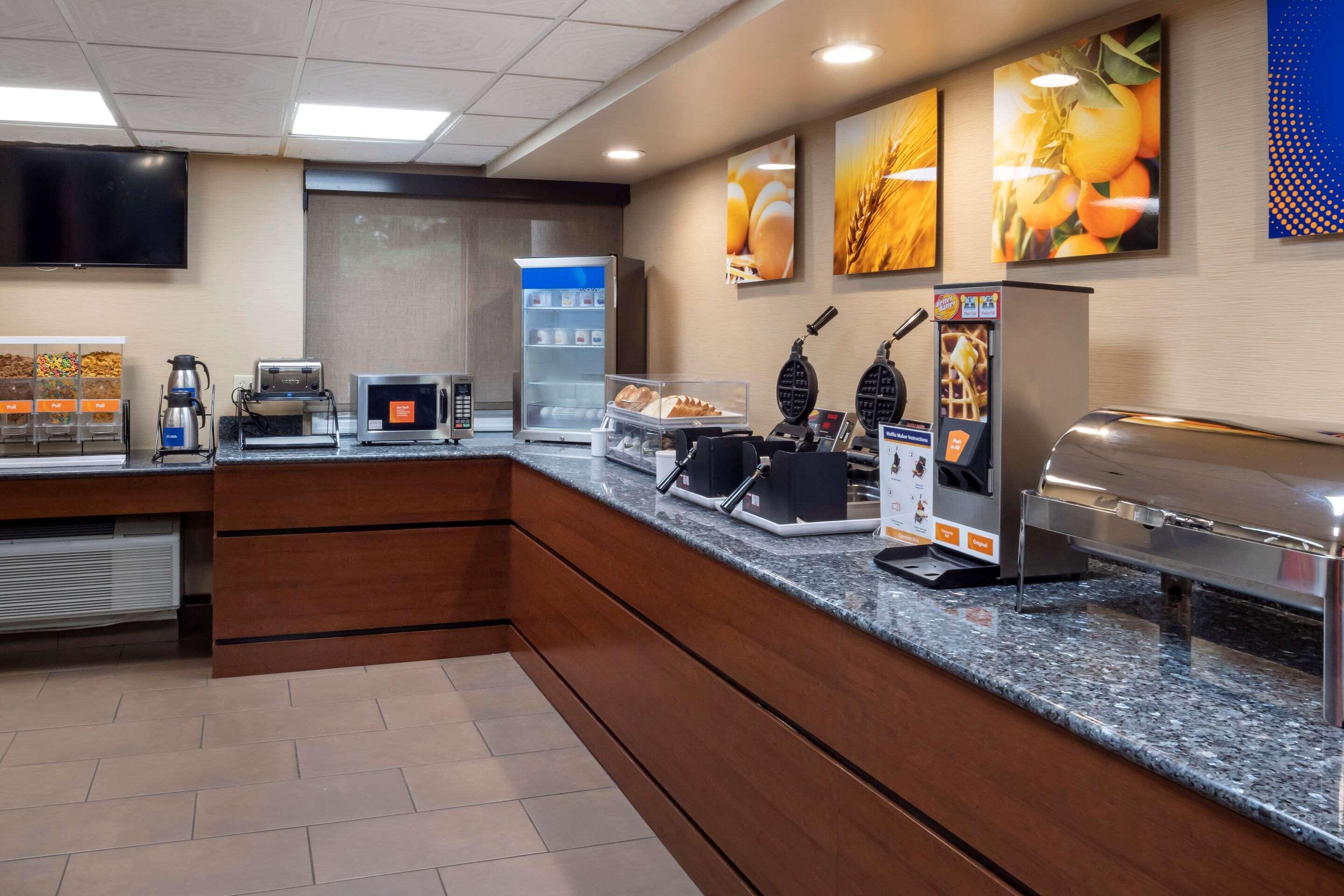 Comfort Inn Edison - New Brunswick Exteriör bild