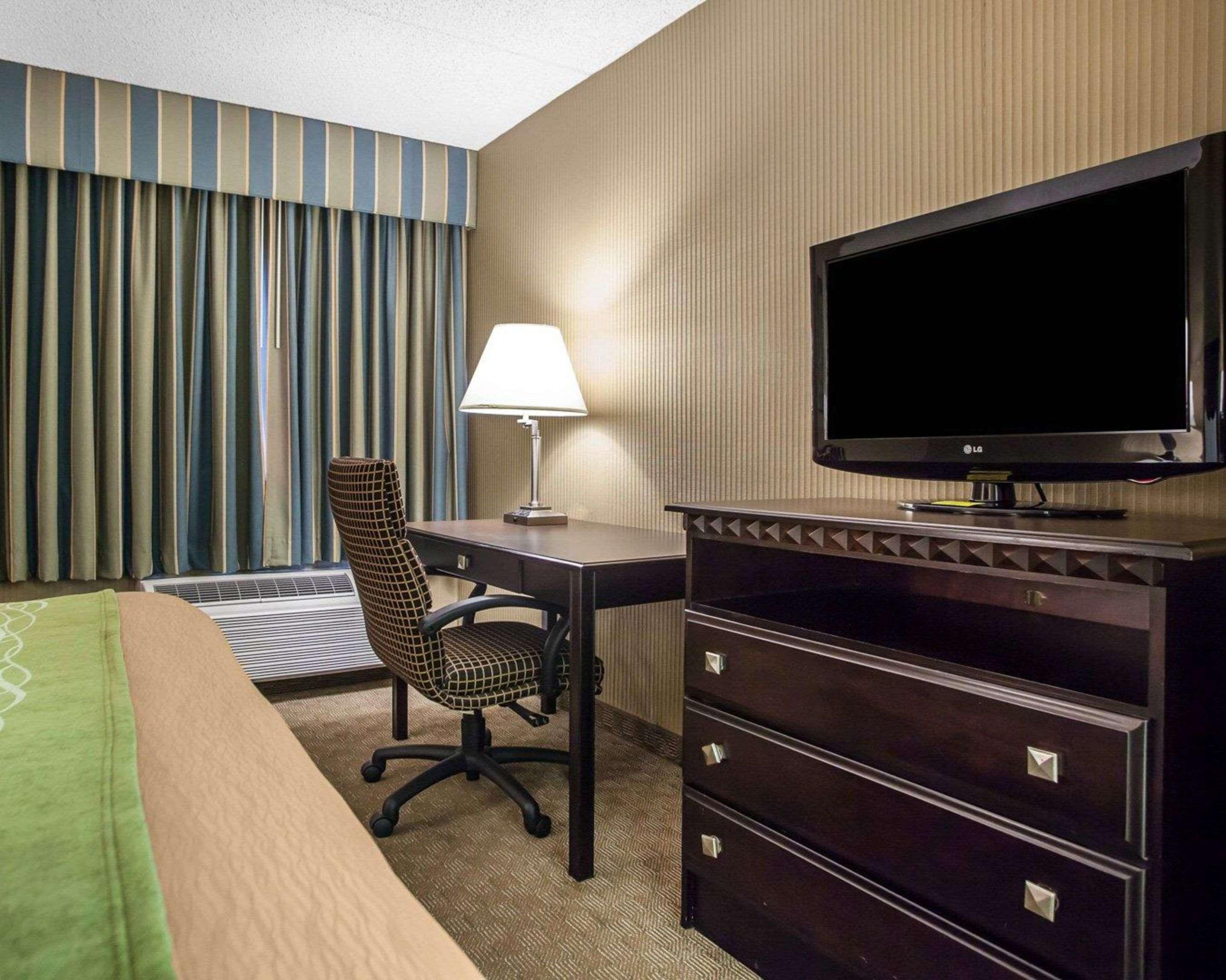 Comfort Inn Edison - New Brunswick Exteriör bild